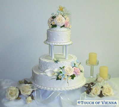 Wedding cakes, topped with handmade sugar paste cake ornaments are Touch of Viennas specialty. Also featuring birthday, anniversary and cakes for all occasions. wedding cakes, sugar gum paste, cake tops, birthday cakes, novelty cakes, pastries and cookies, sugar craft, bride and groom cake tops, anniversary cakes, baby shower cakes, home baked goods, caketop ornaments, cake toppers, sugar art creations, Powell River BC